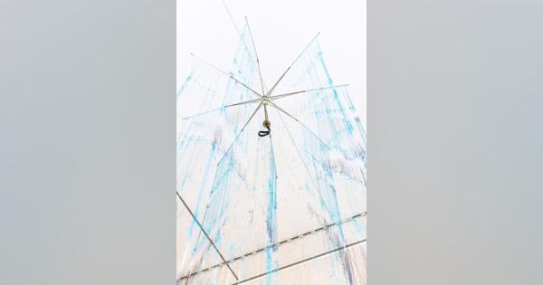 古着や傘を糸になるまで分解、平野薫の個展がポーラ美術館で開催