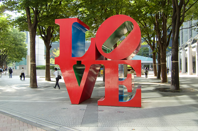 「LOVE」のオブジェを手掛けたアーティスト ロバート・インディアナが死去