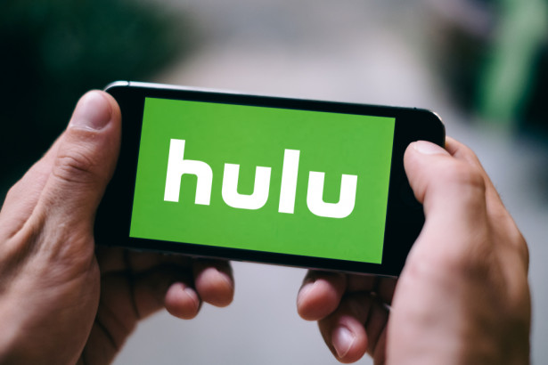 米フォックス争奪戦、ディズニーが狙う「Hulu」支配権