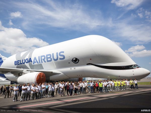 エアバスの巨大貨物飛行機「Beluga XL」、シロイルカがスマイル