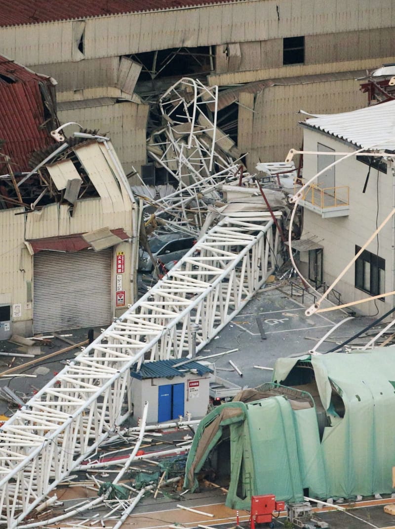 神戸製鋼でクレーン倒れ男性死亡 兵庫 1人重体2人重軽傷