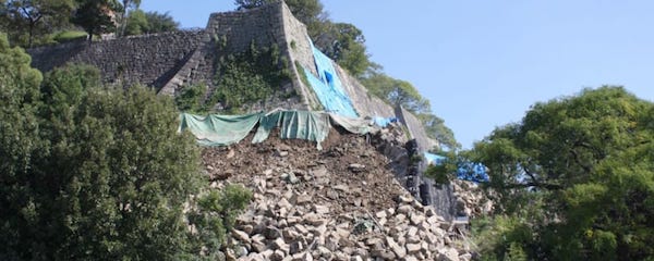 香川・丸亀城の石垣崩れる　台風による大雨影響か