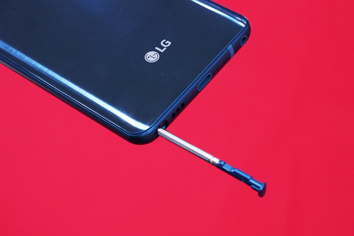 ペン付きスマホはシニア向け？ LGが「Q Stylus」を投入した狙い