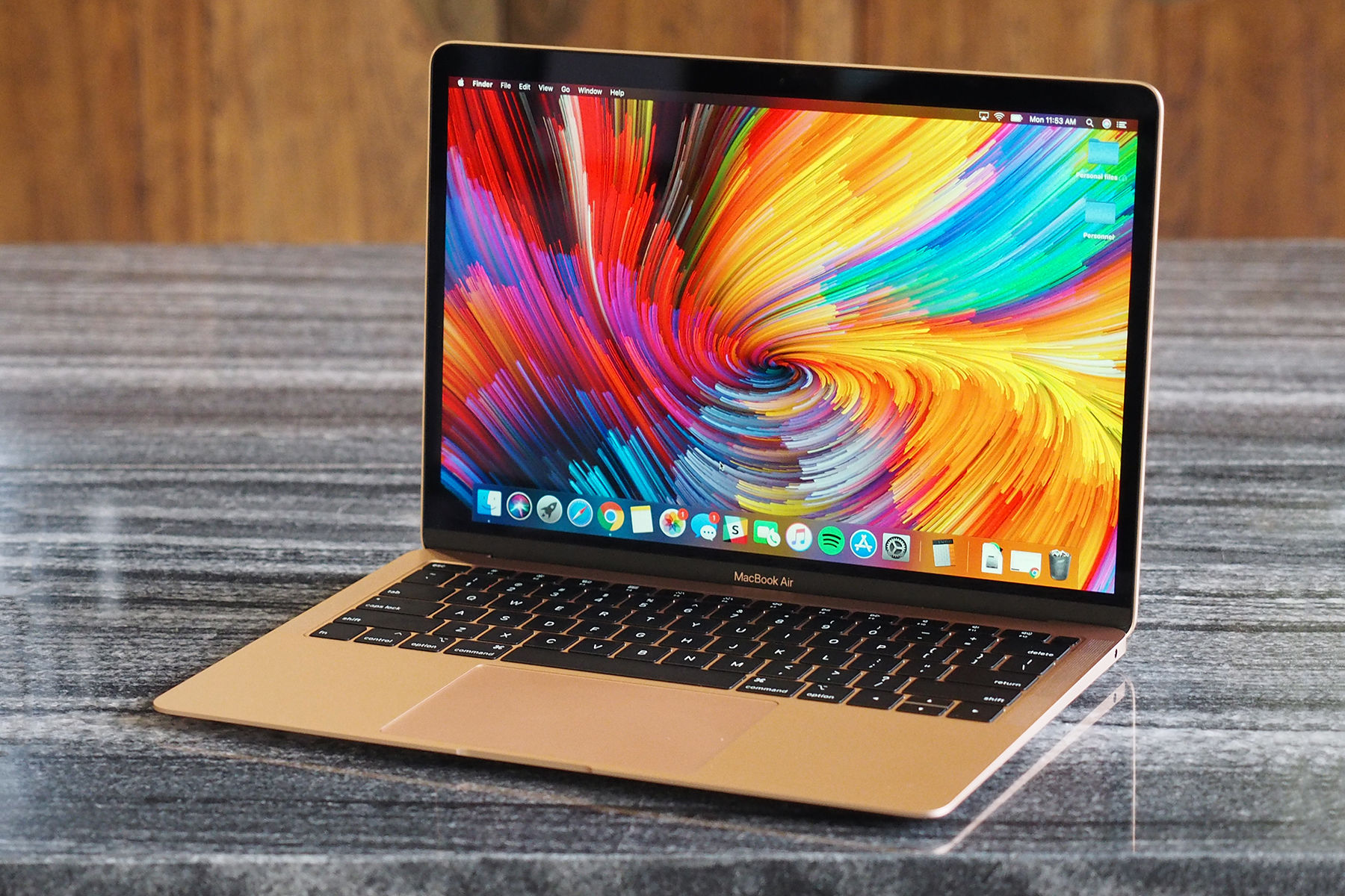 新MacBook Airのフロントカメラがぼやける」との一部ユーザー報告