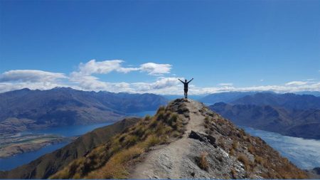 ニュージーランドの山奥にディズニーランドのような行列が 知られざる 絶景写真の舞台裏