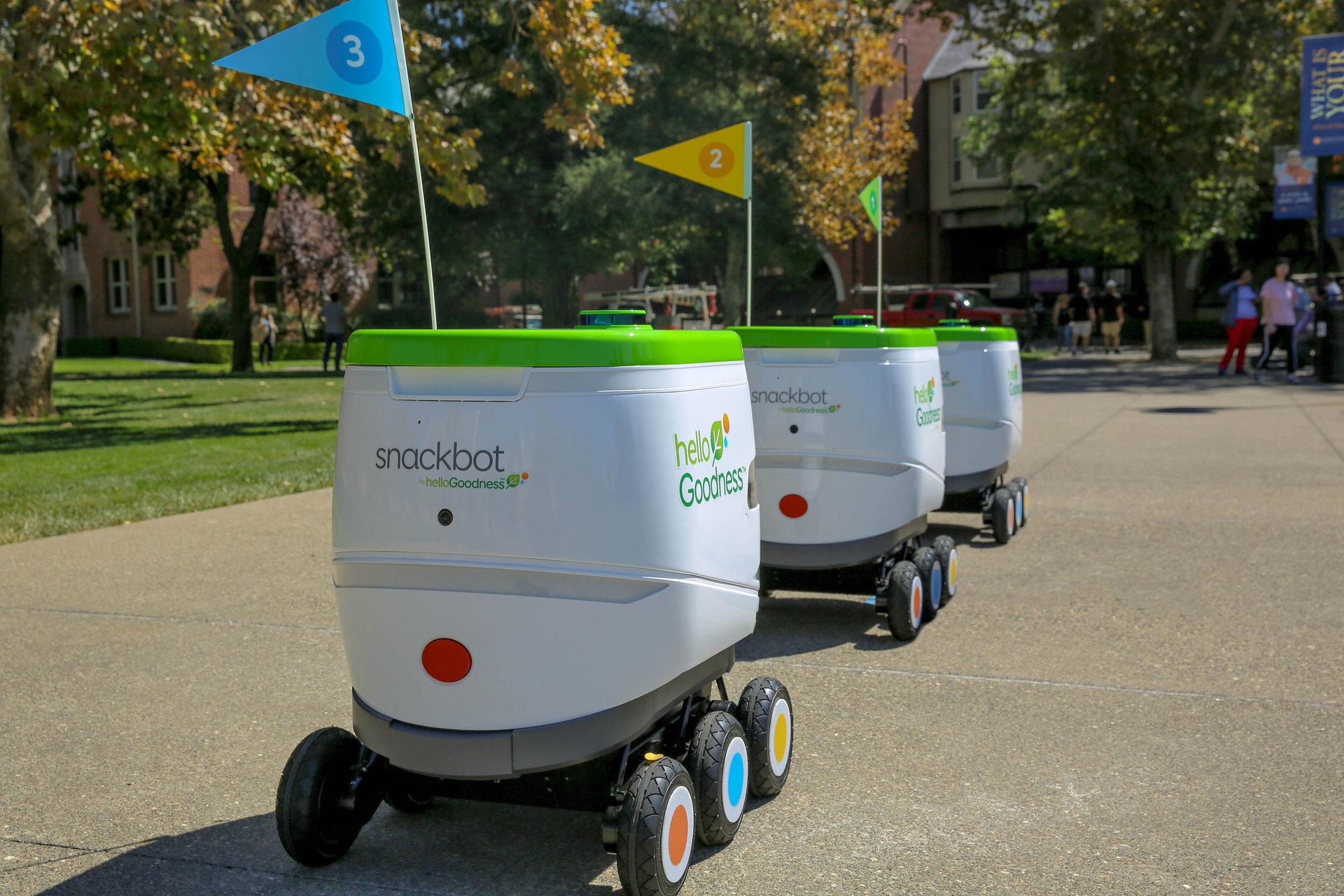ペプシコ、スナックとドリンクの移動販売ロボットを大学キャンパスで提供開始