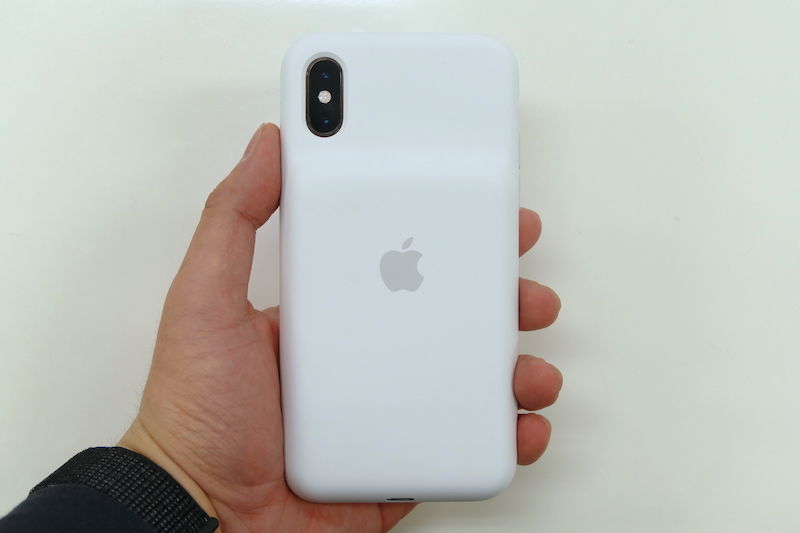 ワイヤレス充電にも対応のApple純正バッテリーケース「iPhone XS Smart