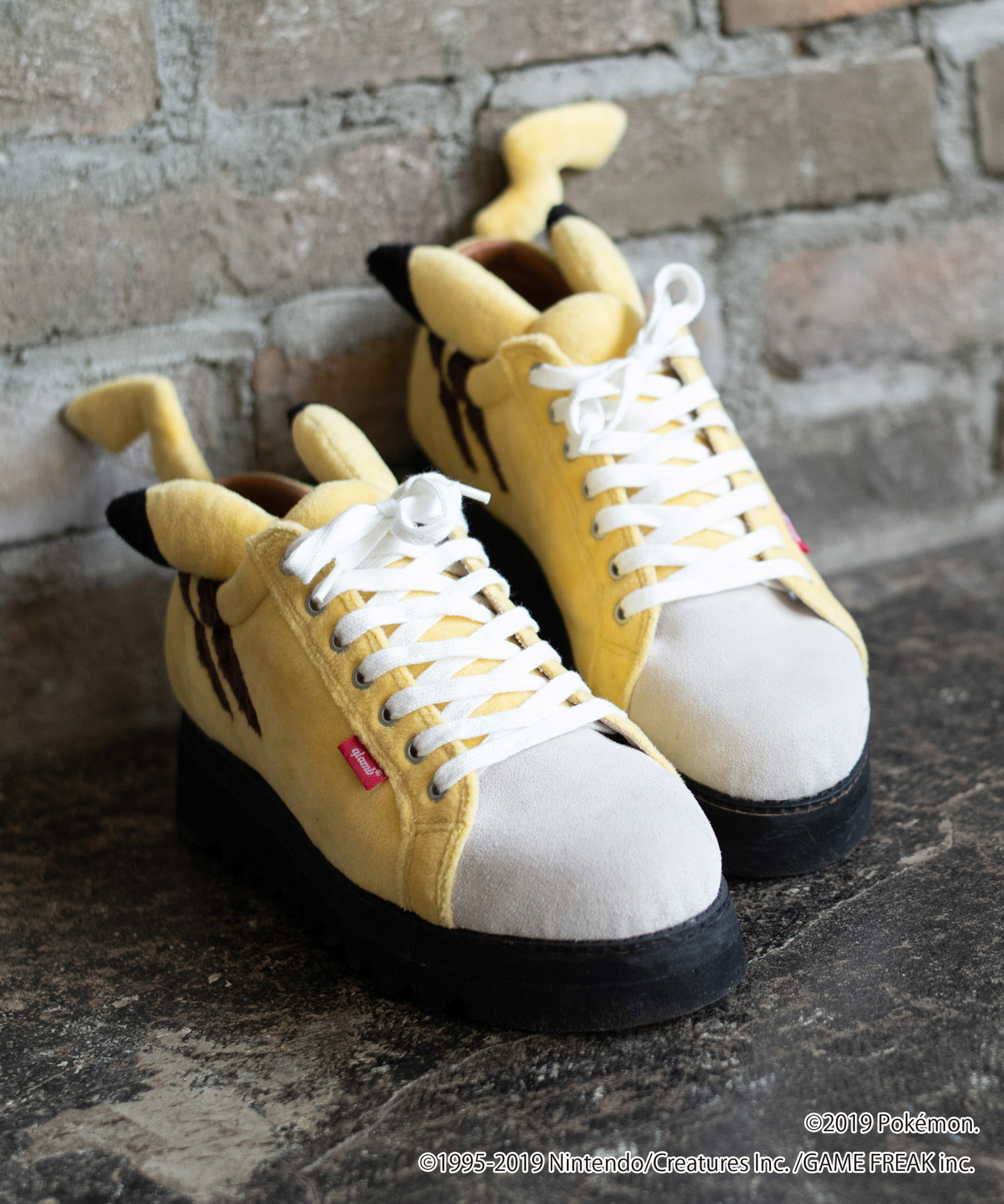 ピカチュウのぬいぐるみパーツ付きスニーカーやカビゴンのスウェットも ゾゾタウンの7店舗がポケモンアイテムを発売