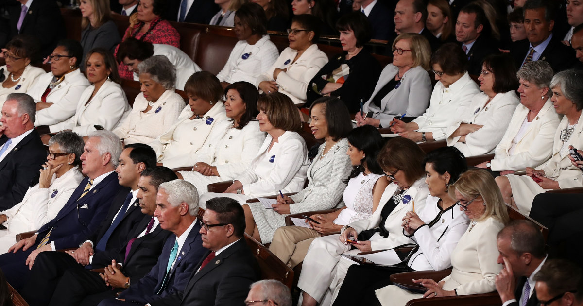 アメリカの女性国会議員ら トランプ大統領に白スーツで 対抗 一般教書演説で集団着用か