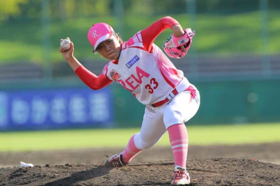 女子プロ野球 可愛い加藤優選手の後ろでニヤニヤ 埼玉加入の山口が レア写真 公開