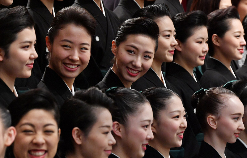 終わりなき芸の舞台へ巣立ち 宝塚音楽学校で卒業式 松岡修造さん長女も