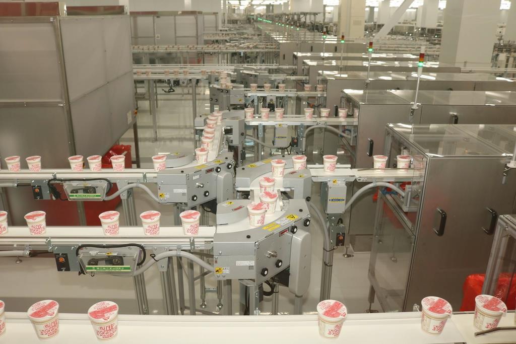 カップ麺にロボット技術　日清食品が滋賀に工場