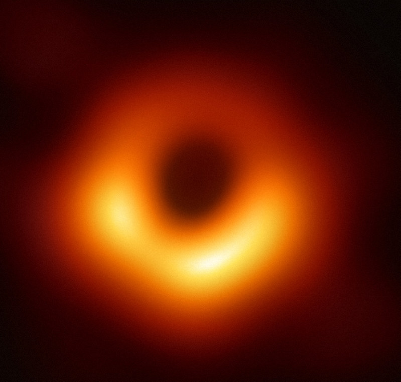 ブラックホールの撮影に成功　世界初　一般相対性理論を証明