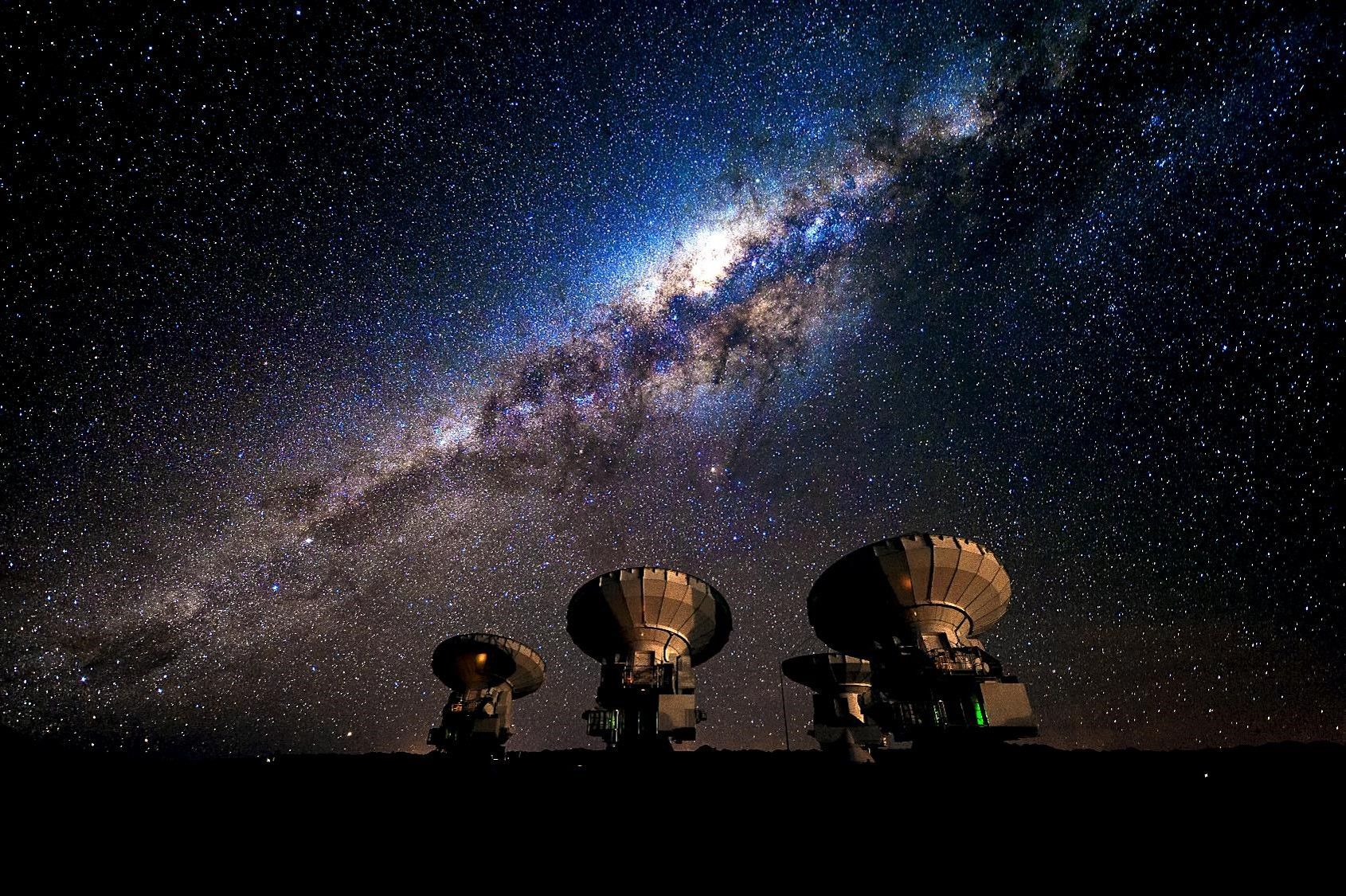 ブラックホール撮影を成功に導いた日本人の「魂」　南米チリの「アルマ」望遠鏡にかけた、ある日本人天文学者の物語