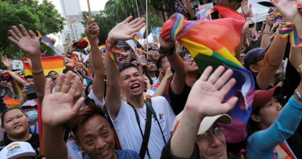 台湾で実現した同性婚の法制化 「日本にとっても特別な意味がある」と専門家