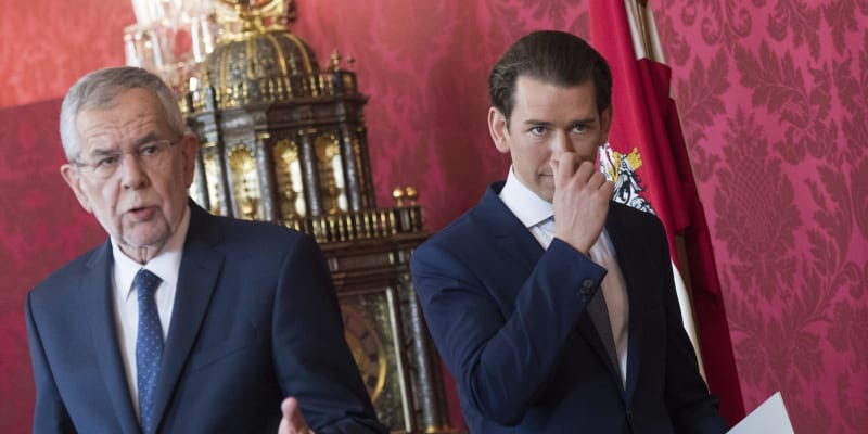 オーストリア、右派閣僚が辞任　クルツ首相への不信任案も