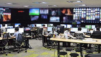 NTTぷらら、国内最大級の映像監視センターを本格稼働　送出チャンネル数は約580