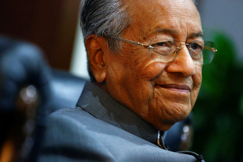 マレーシア首相、東アジア共通通貨を提唱　金に連動