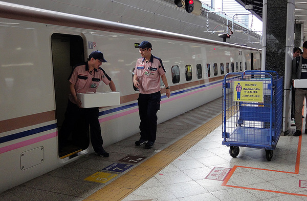 240km Hの鮮魚列車 甘エビとウニを新幹線で運ぶ 輸送コストは 車内販売は