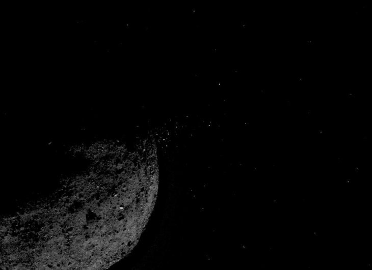 NASA探査機OSIRIX-RExが小惑星ベンヌで接近軌道の宇宙新記録を達成