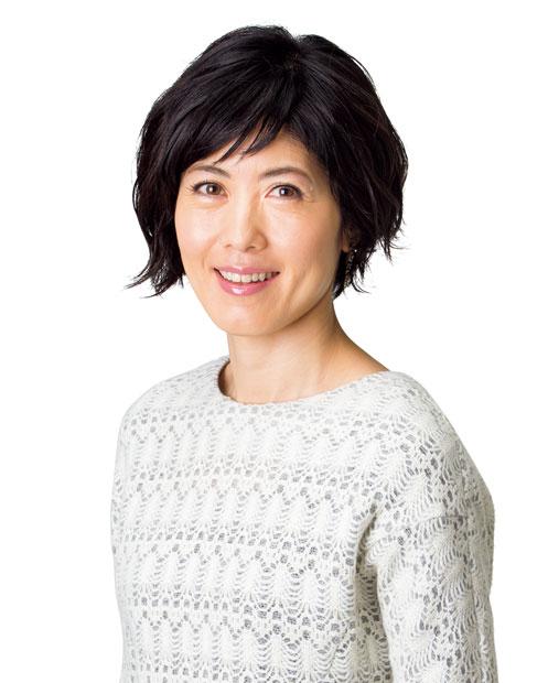 小島慶子「女性へのヒール強制はおかしい。災害時用にスニーカー備蓄を」 〈AERA〉