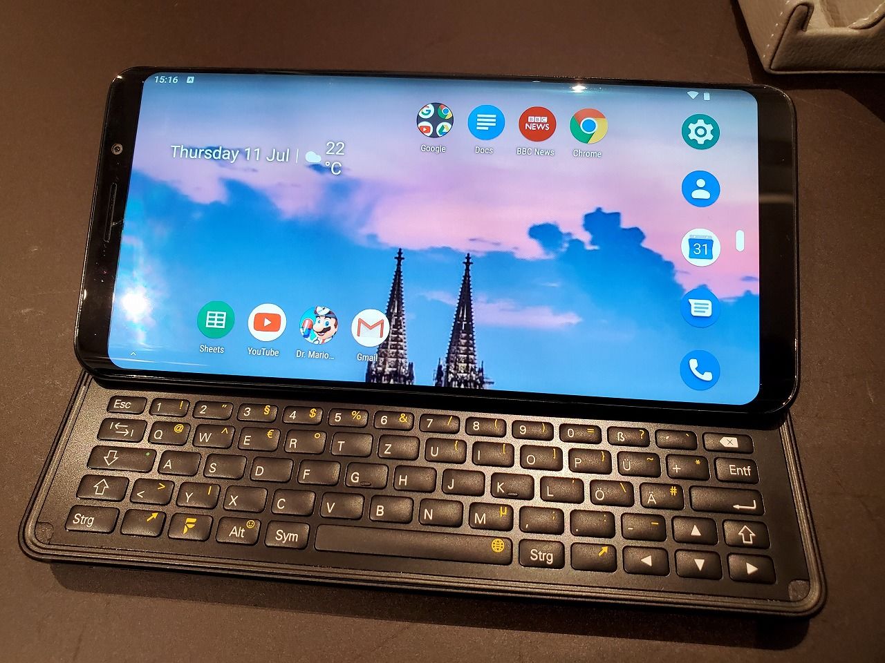 Qwertyキーボード付きスマホ F X Tec Pro 1 実機レビュー グラつきもなく打鍵感も良好