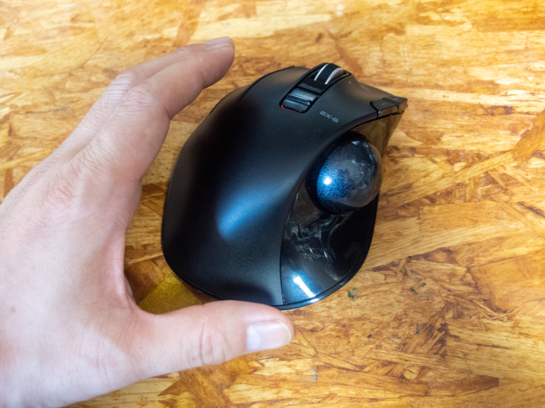 右利きなのにあえて左手用トラックボール M Xt4drbk を買ったワケ 旅人目線のデジタルレポ 中山智