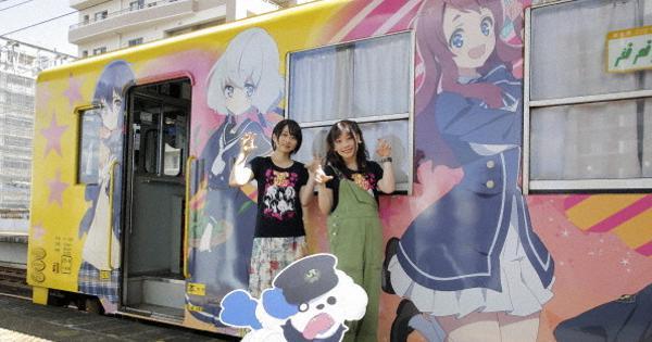 アニメ「ゾンビランドサガ」聖地巡礼を　JR唐津線でラッピング列車