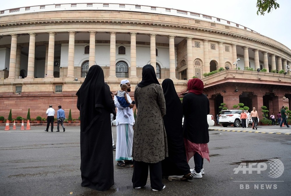 インド、イスラム教の「即時離婚」を禁止 議会が法案可決