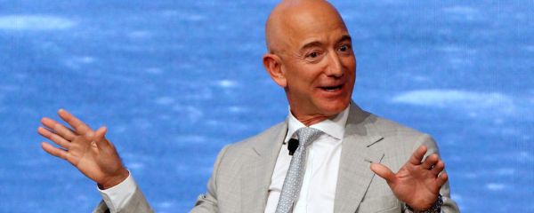 ベゾス氏、アマゾン株18億ドル売却　世界長者番付トップ維持