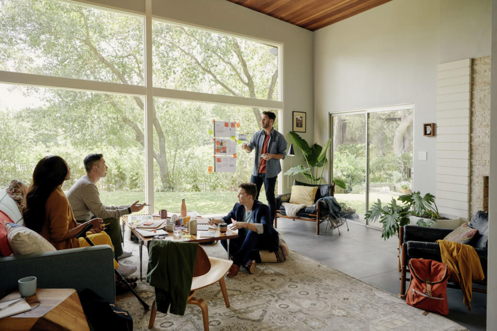 Airbnbが法人向け長期滞在プラットフォームのUrbandoorを買収、ビジネス客取り込みへ