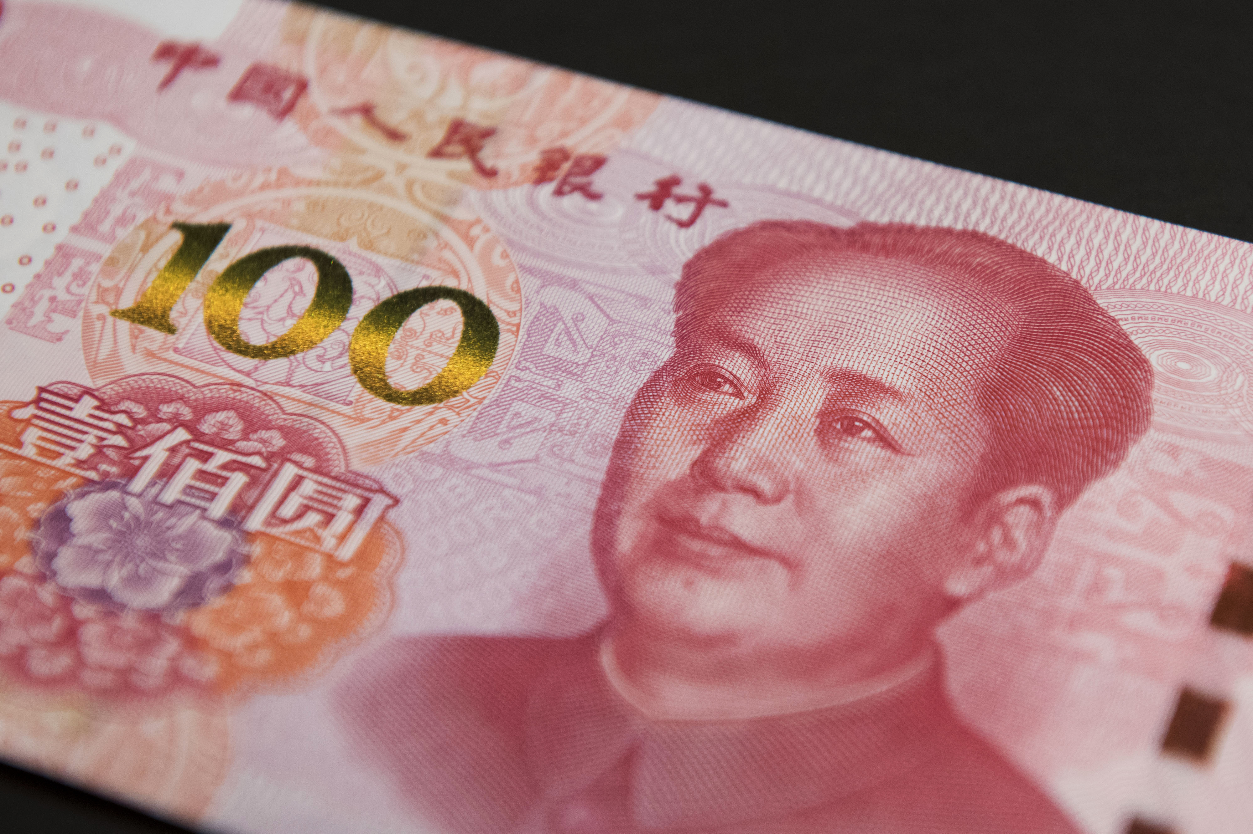中国人民銀、中心レートを７元台に設定－予想より元高で不安緩和