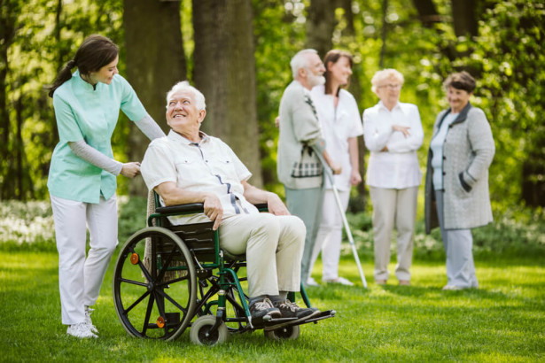 米国でも進む急激な高齢化　介護労働者確保のためできることは？