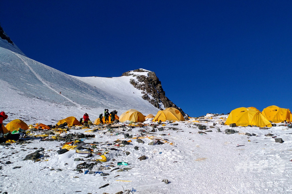 エベレストで使い捨てプラスチック禁止へ、ネパール