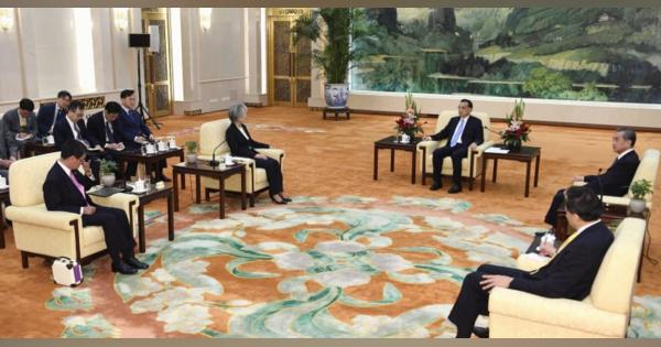 外相「首脳会談へ準備進める」　中国の李克強首相を表敬