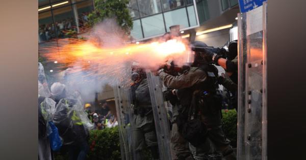 香港警察、発砲しけん制＝デモ再び過激化