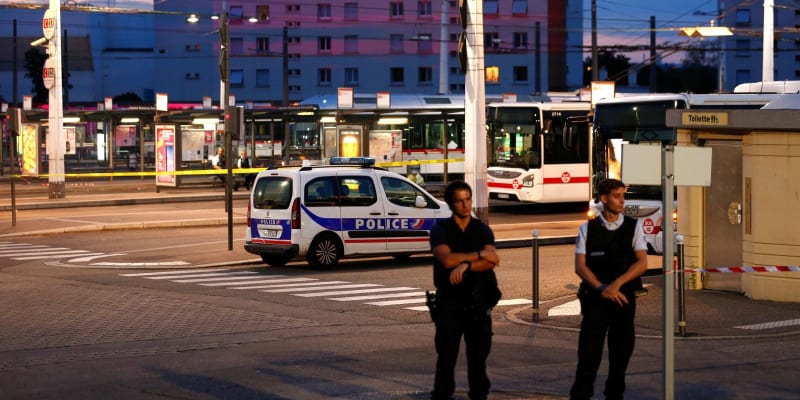 仏南部リヨンで襲撃、1人死亡　8人負傷、難民申請中の男拘束