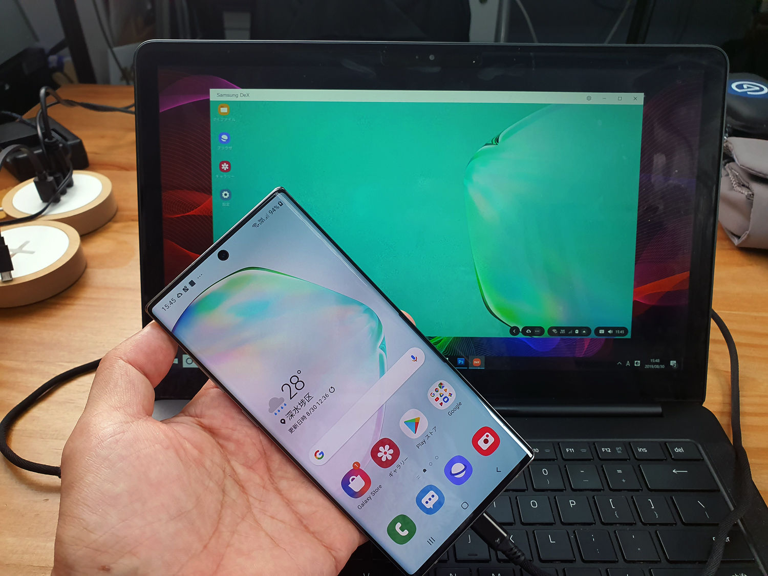 ノートPCにつけるだけデュアルディスプレイ。12.5型の『2画面化