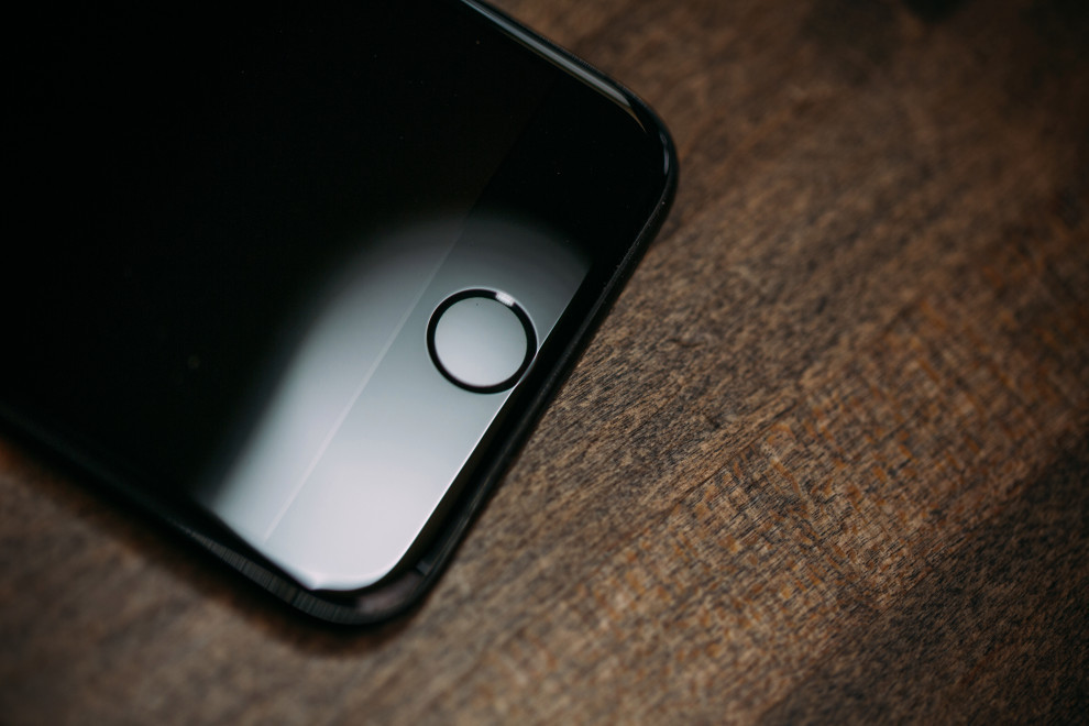 2020年版iPhoneは画面内指紋センサーを採用か