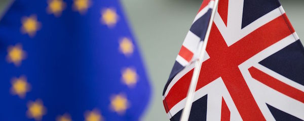 英、EU離脱延期法案が成立へ