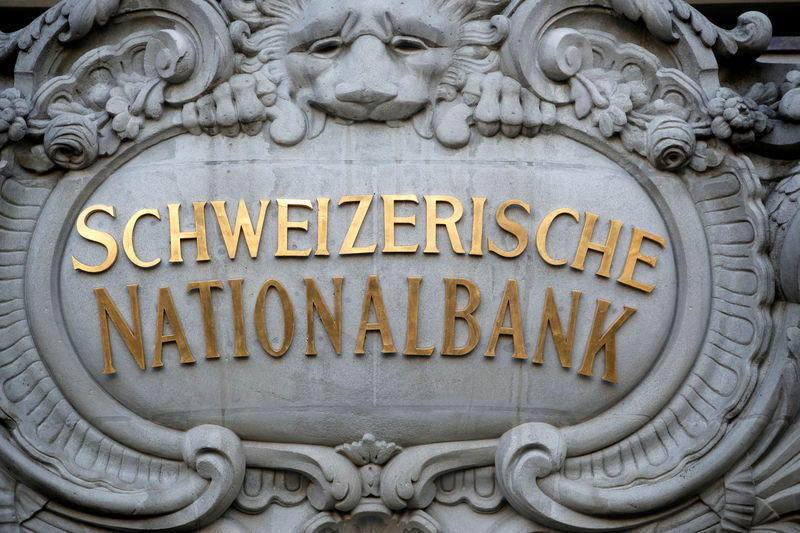 スイス中銀が金利据え置き、マイナス金利適用緩和で銀行支援