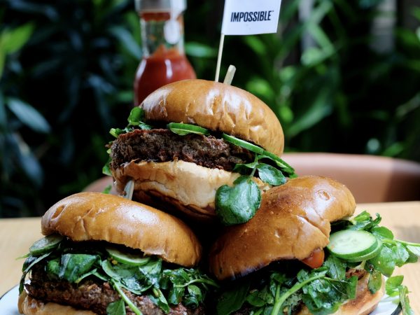 植物肉の「Impossible Burger」、20日から米スーパー店頭で販売