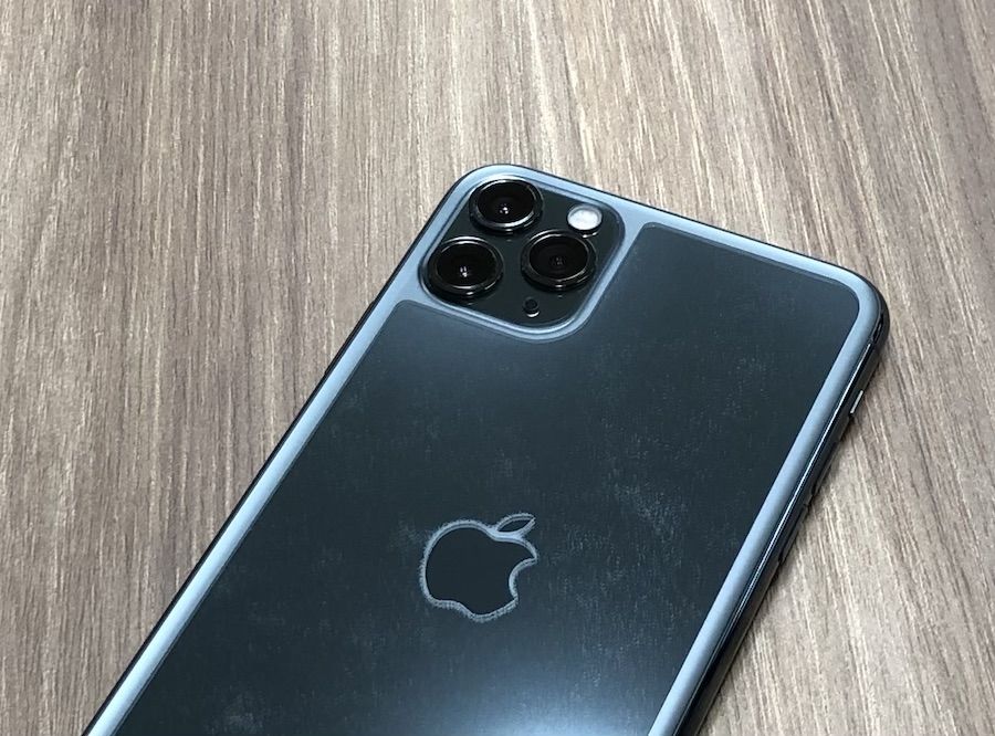 Iphone 11 Pro の美しい背面を守る 裸族はマスト ケース派も貼っておきたい保護フィルム