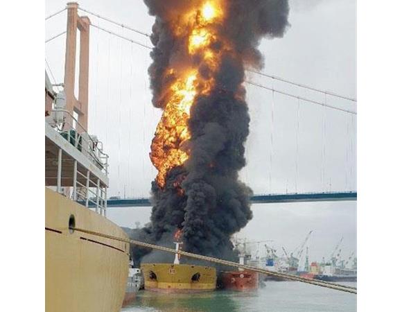 韓国南東部で石油タンカーが爆発、９人負傷