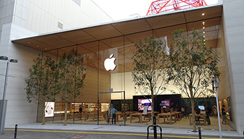 Apple 福岡がリニューアルオープン、最新の店舗デザインに一新
