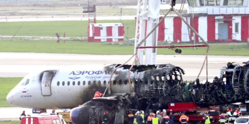 炎上旅客機の機長を起訴、ロシア　緊急着陸で乗客乗員41人死亡