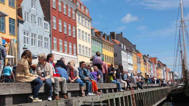 幸福度ランキング上位国デンマークで流行る、幸せでいるためのマジカルワード「pyt」とは？