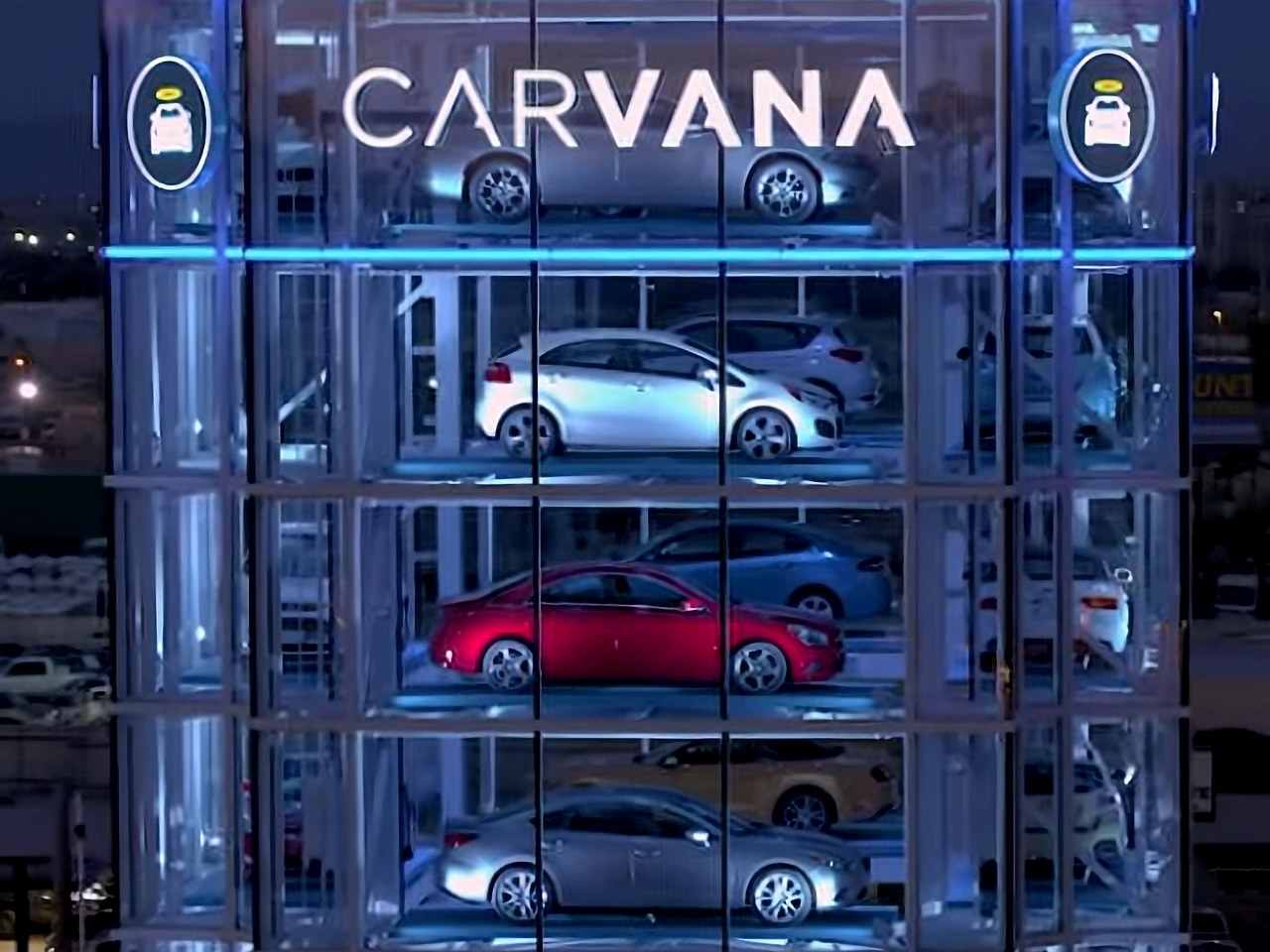 Carvana автосалон отзывы. Машина carvana. Carvana автосалон. Carvana вендинг. Акции carvana co.