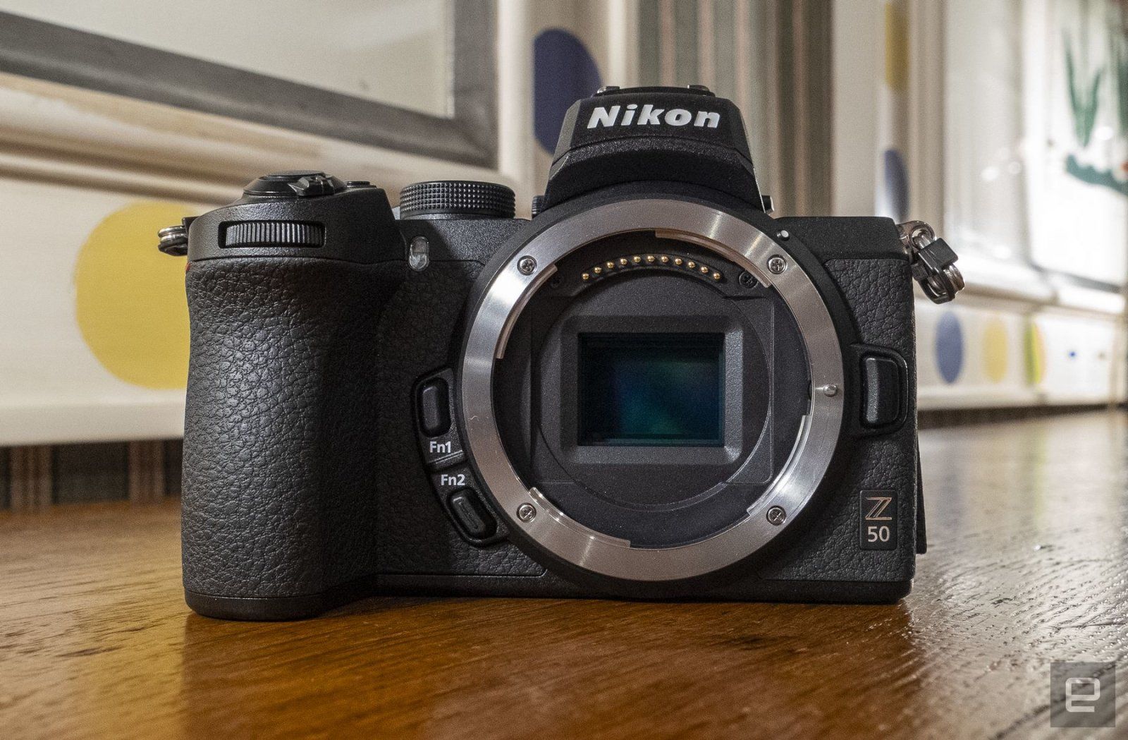 ニコン、サイズも価格もコンパクトなミラーレスカメラ「Nikon Z 50」を発表
