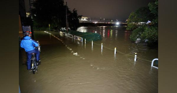 東京都世田谷区で多摩川が氾濫　二子玉川駅付近で道路冠水